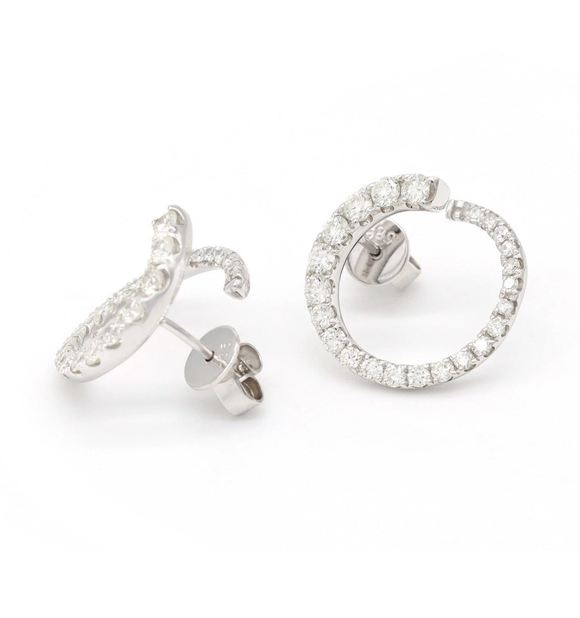 Lab-Grown Diamond Curved Stud Earrings 14K White Gold - 1.39ct Round Brilliant Cut Close-Up Detail View Graduated Setting