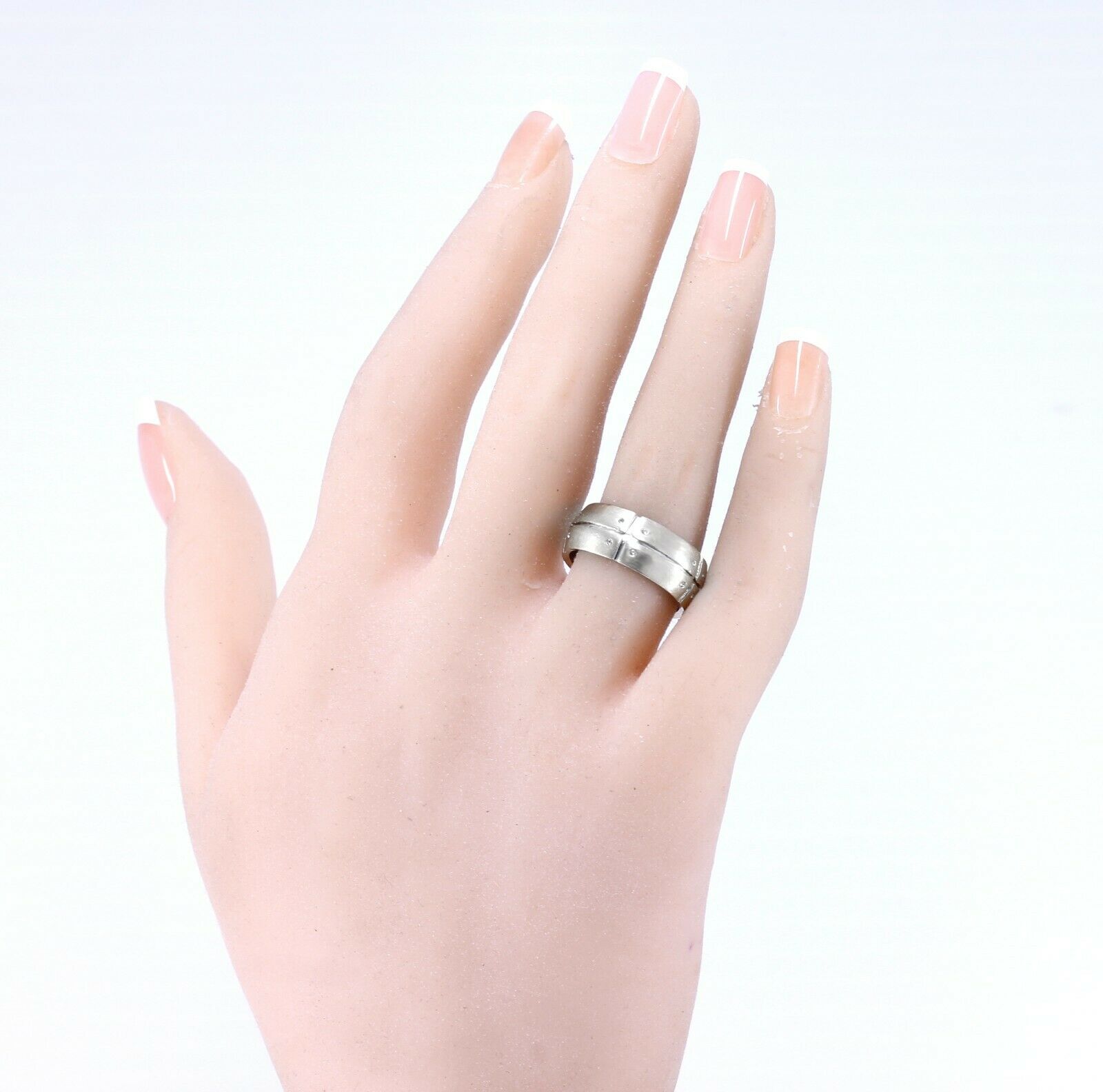 Tiffany & Co Stream America Ring 18k White Gold - Rare Retired size 7 - simonbjewels.co